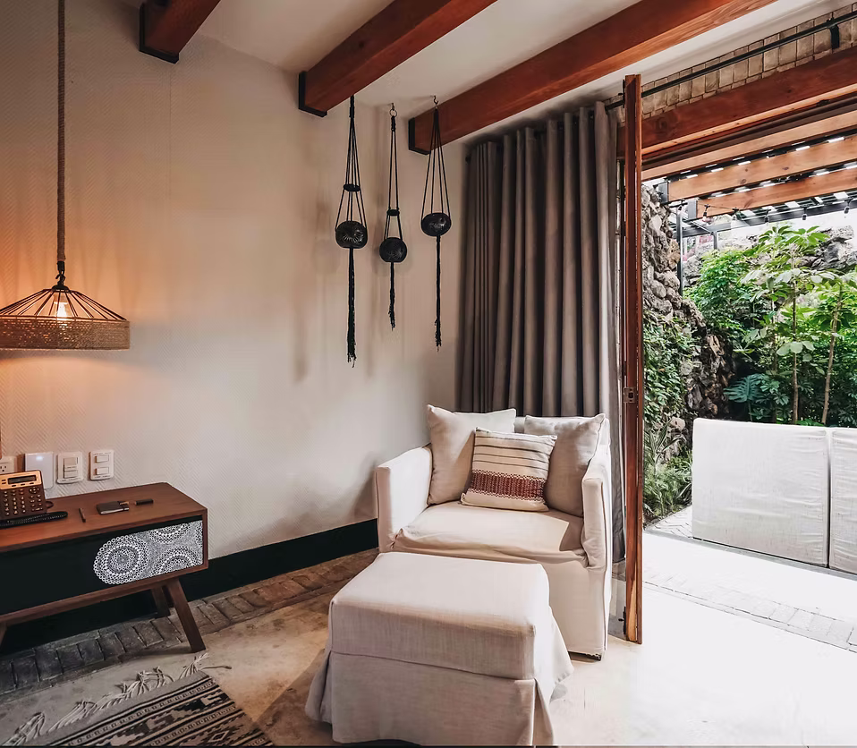 Premium Suite King | Private Patio - Image 2