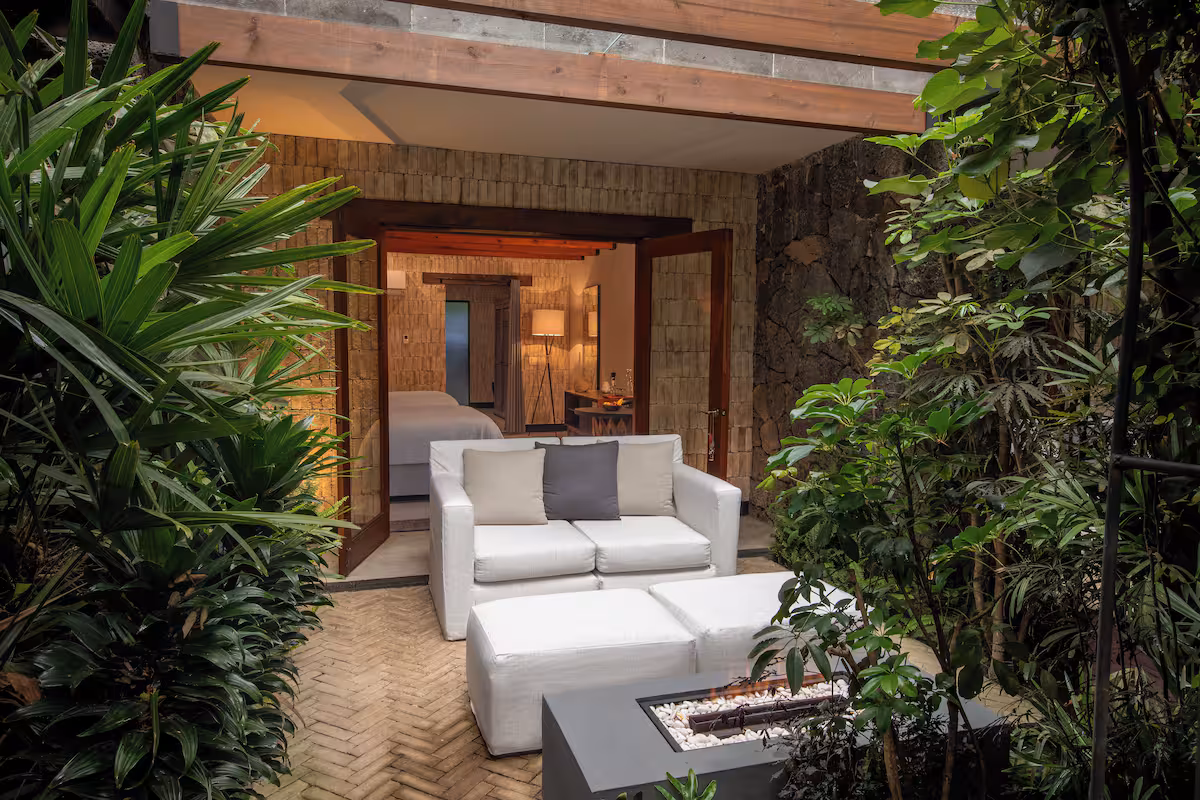 Premium Suite Two Queens | Private Patio - Image 2