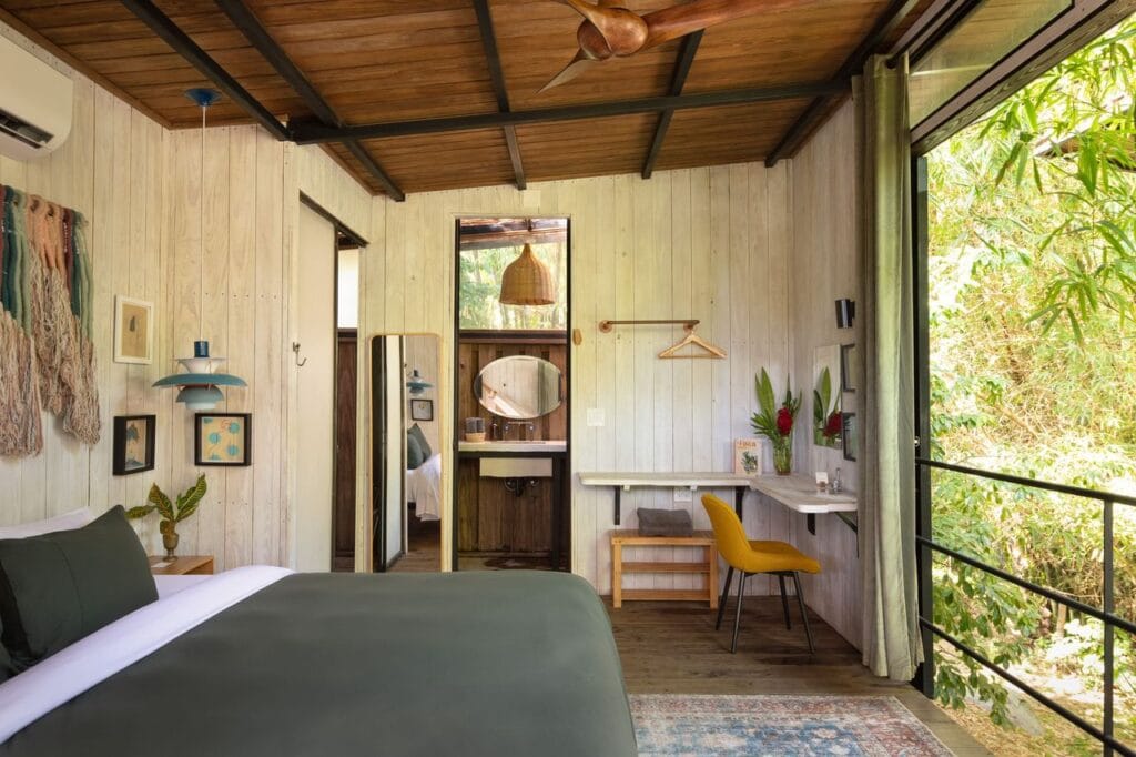 Victoria Suite | Private/Couple Room - Image 2