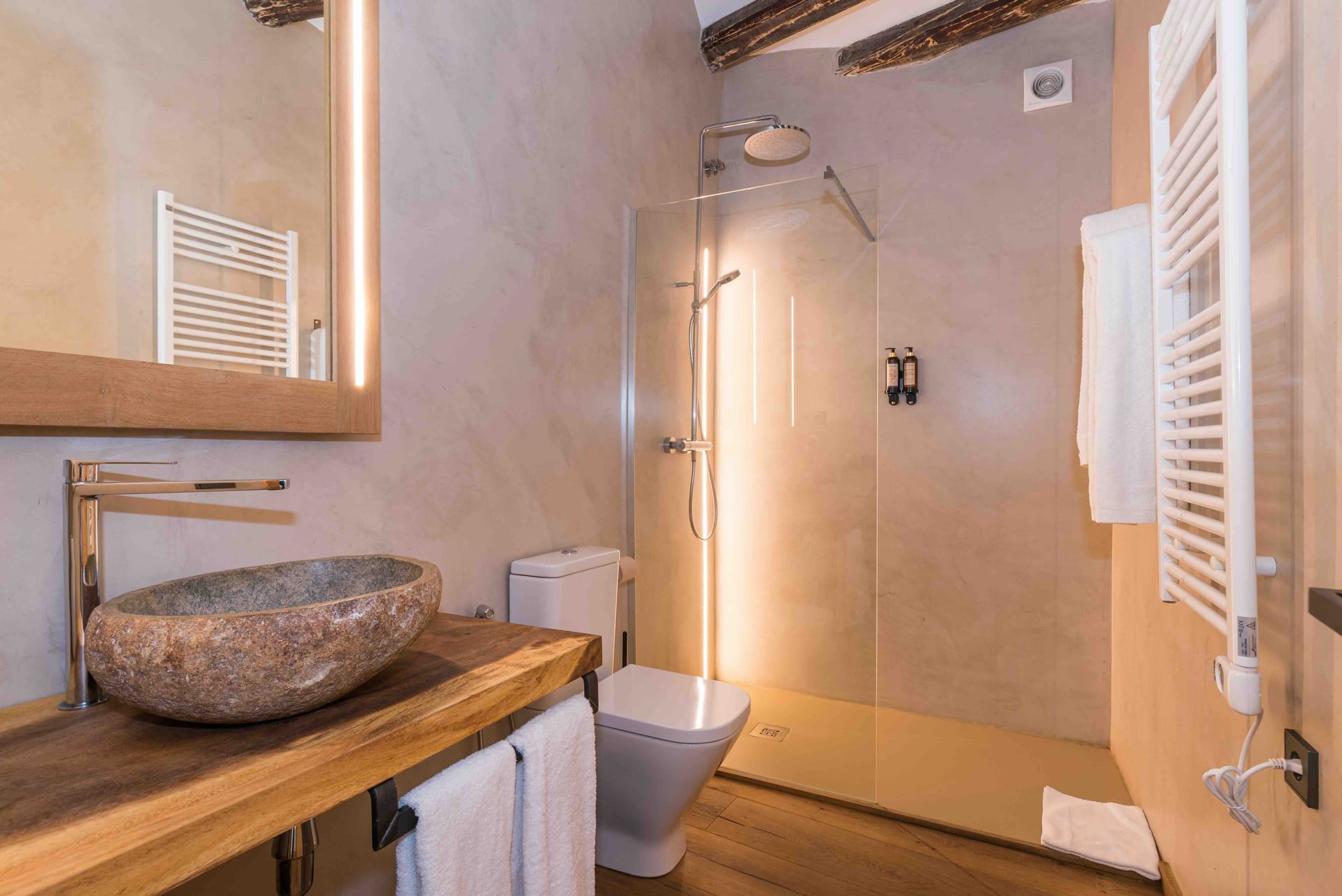 Deluxe Room - Image 4