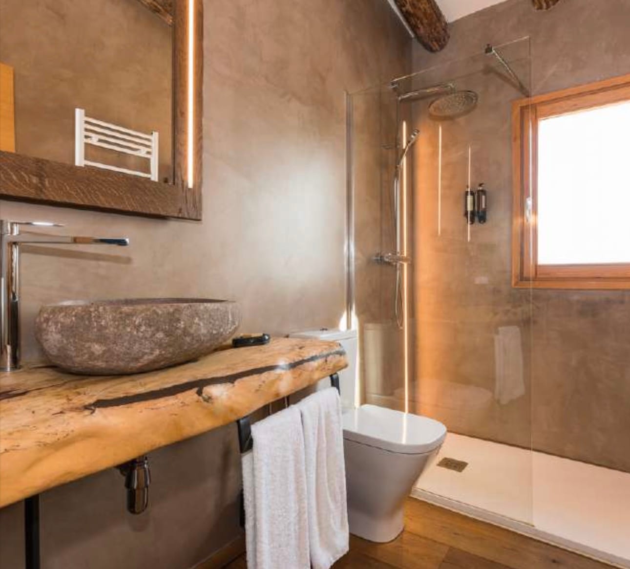 King Suite with balcony - Image 2