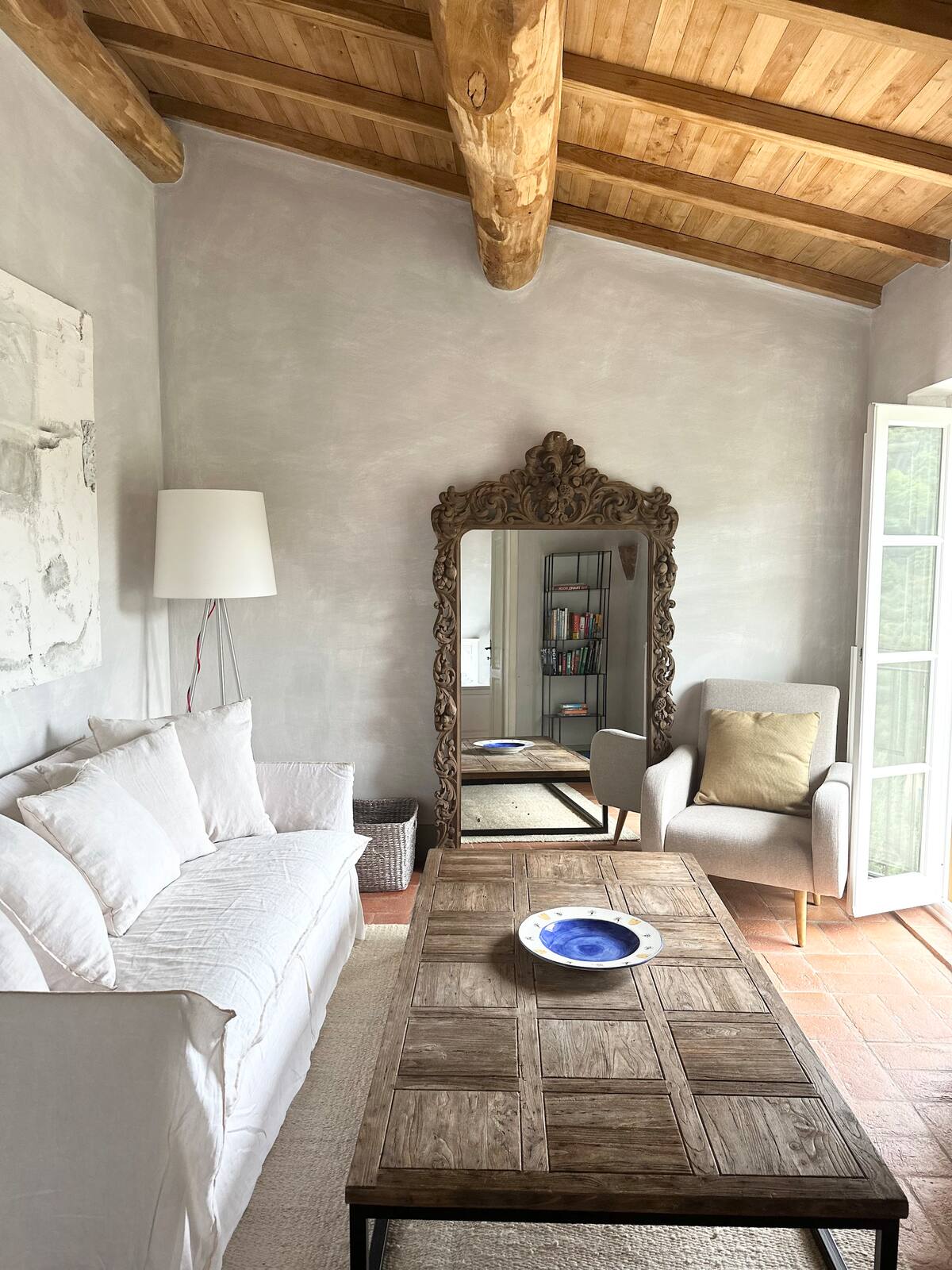 Mandorla Suite - Image 1