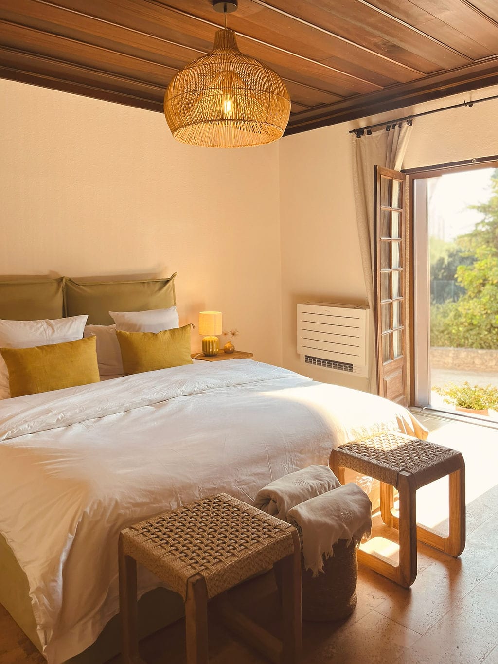 Farmhouse Room with Shared Bathroom - Image 2