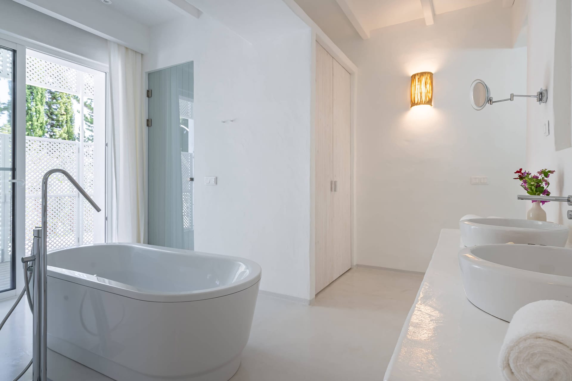Deluxe Room - Image 2