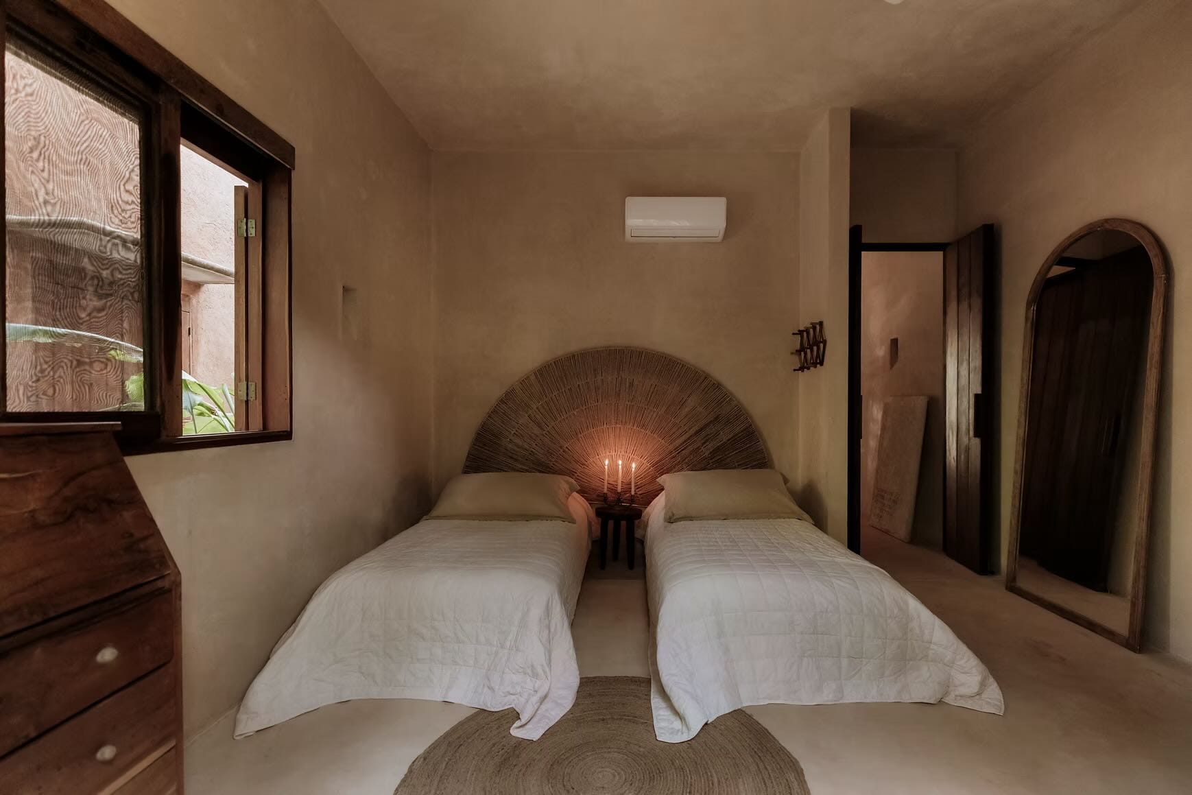 Garden-View Bedroom - Image 4
