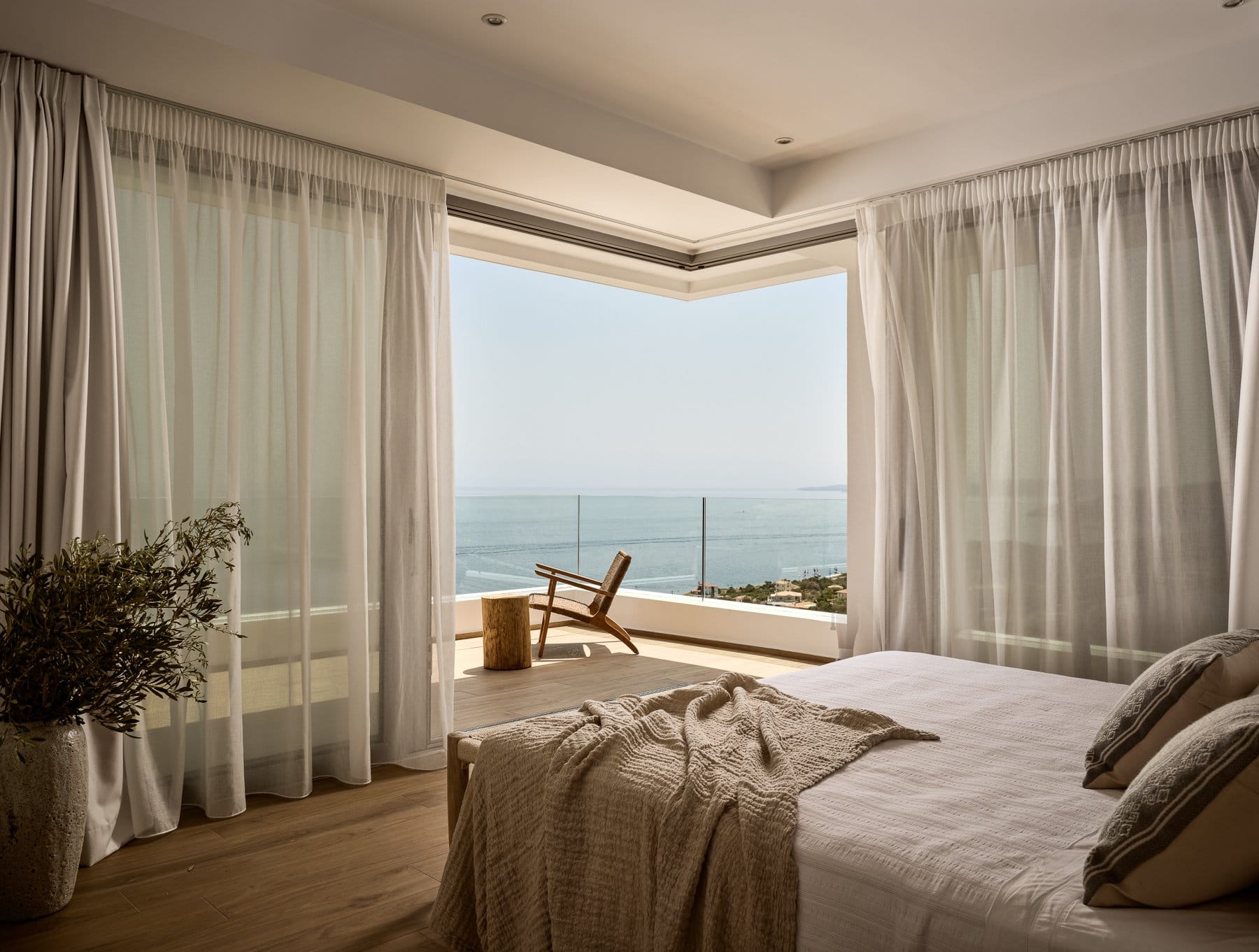 Solo or Couple Superking Suite - Image 2