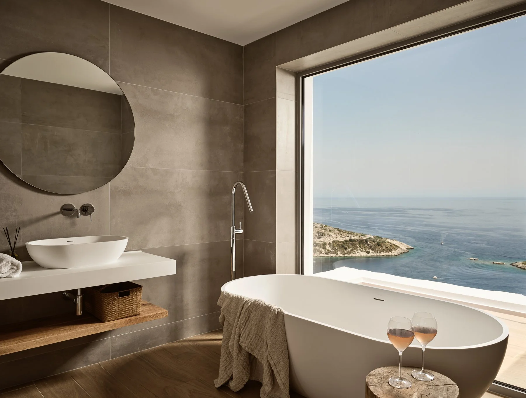 Solo or Couple Superking Suite - Image 4