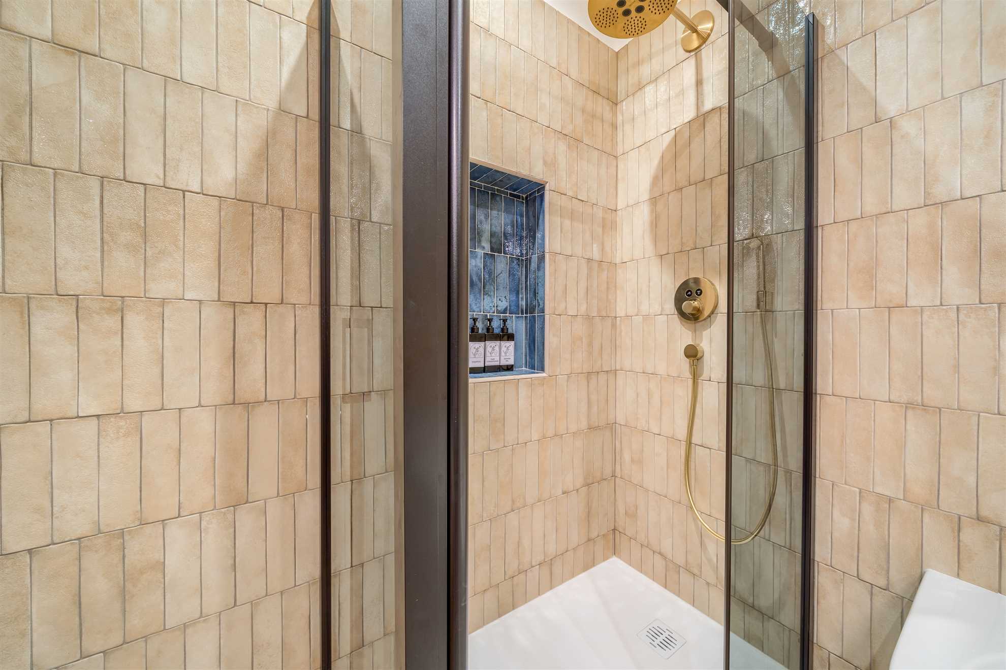 Suite - Image 6