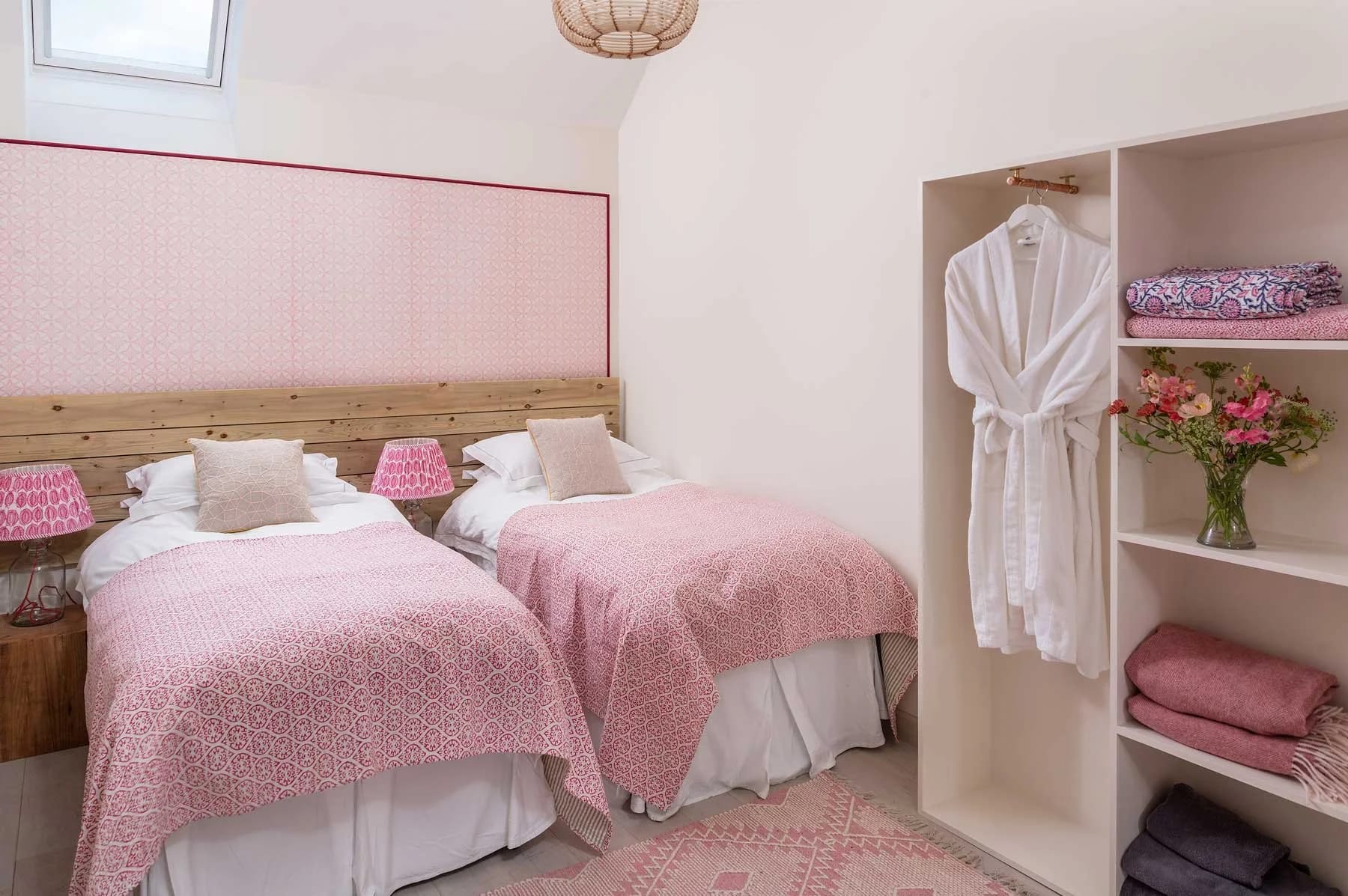House Ensuite Room - Image 4