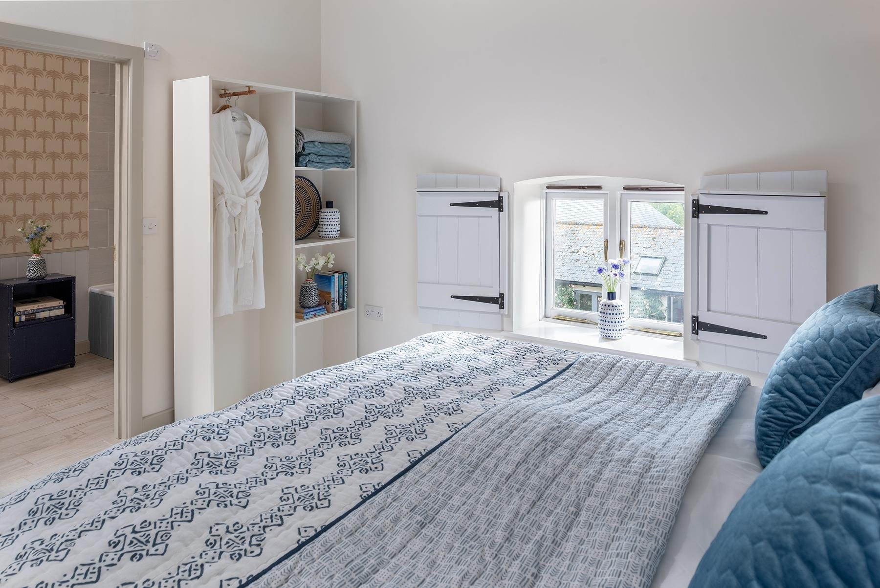 House Ensuite Room - Image 2