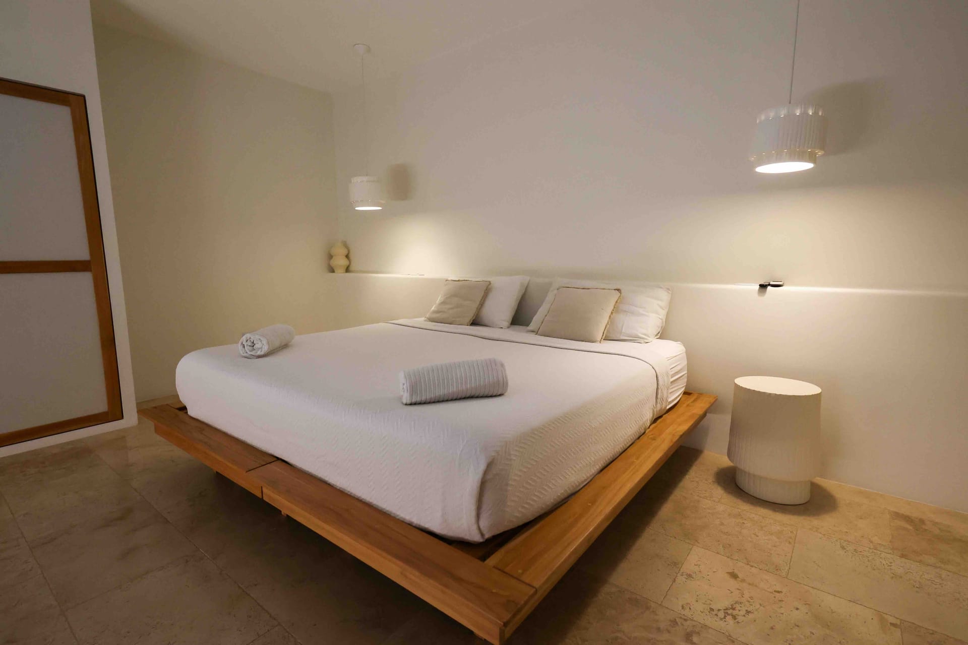 Poolside Suite - Image 6