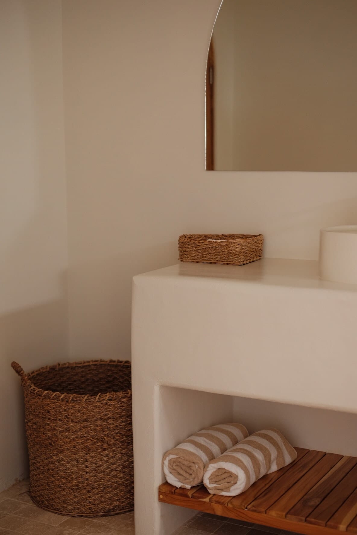 Poolside Suite - Image 7
