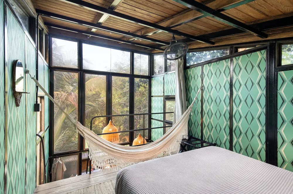Invisible Treehouse | Private/Couples Room - Image 3